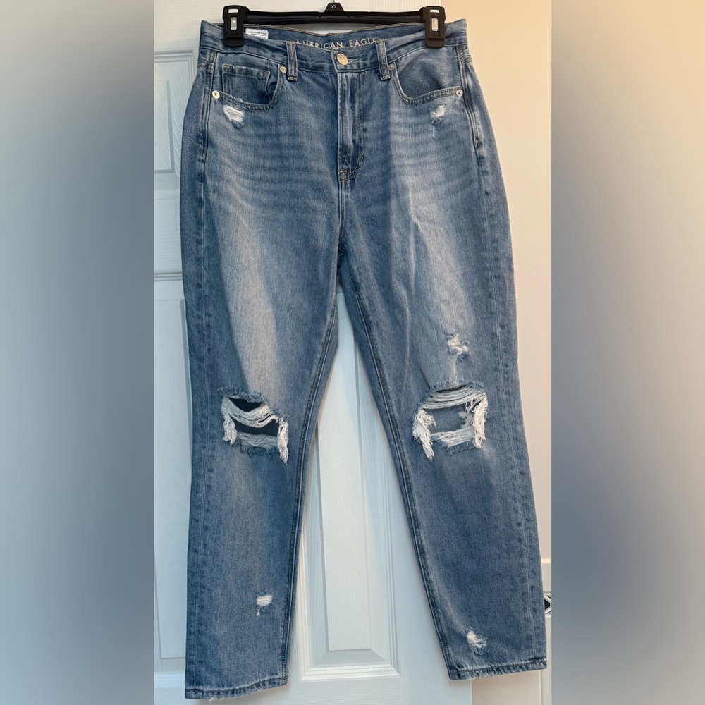 Like New American Eagle high rise Mom Jean